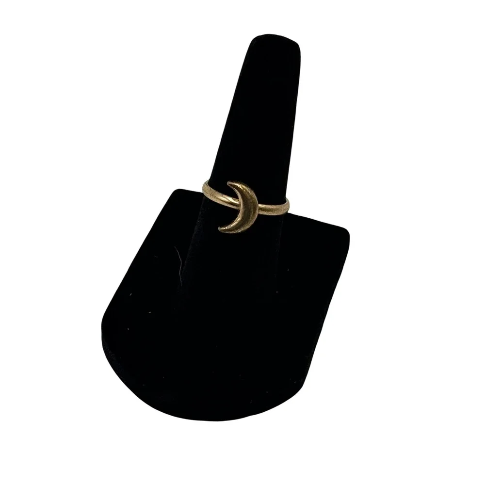 Vintage Gold Tone Crescent Moon Ring Celestial Minimalist Boho Size 4 Unmarked